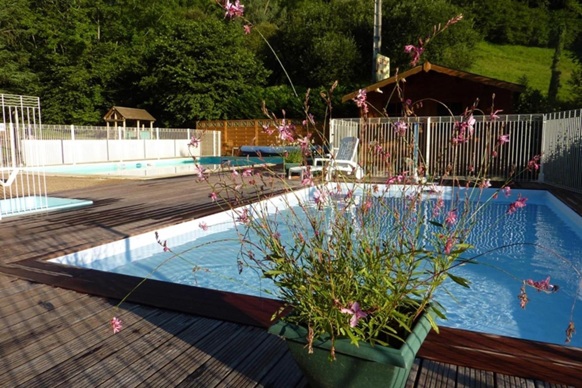 Camping Le Rey Louvie Juzon Exteriör bild